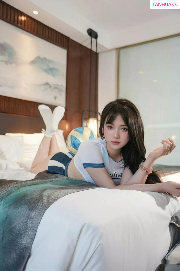   [XiuRen]高清写真图 2025.07.31 No.10606 软情 足球队服第2张图片